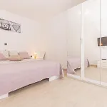 Apartamento 1 Bedroom Lovely In
