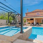 1 Bedroom Lovely In Apartamento