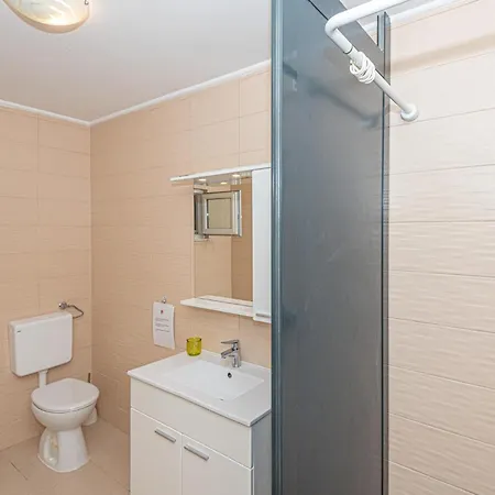 Apartament 1 Bedroom Lovely In Brodarica (Sibenik-Knin)
