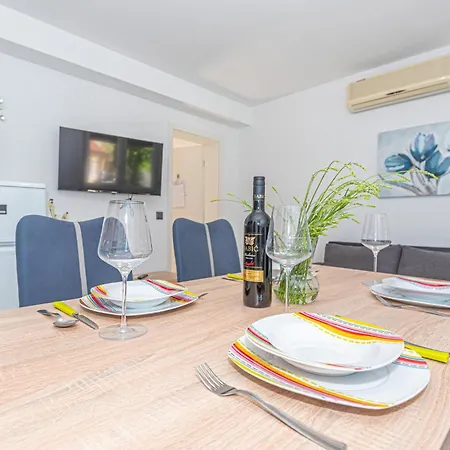 1 Bedroom Lovely In