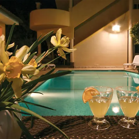 1 Bedroom Lovely In Appartement