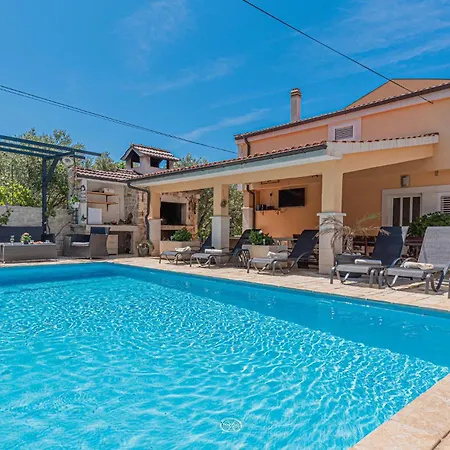 1 Bedroom Lovely In