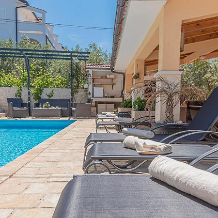 Apartment Amazing In Brodarica With Wifi *