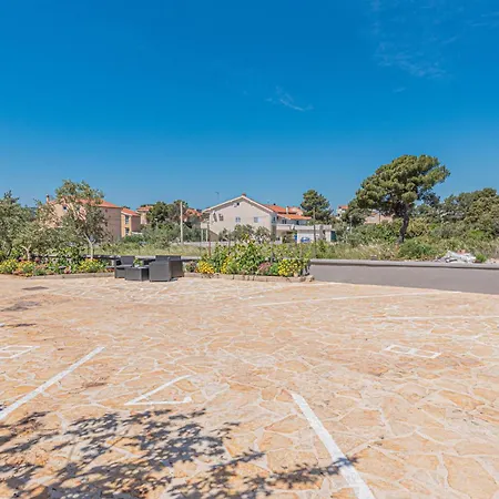 Apartment Amazing In Brodarica With Wifi *