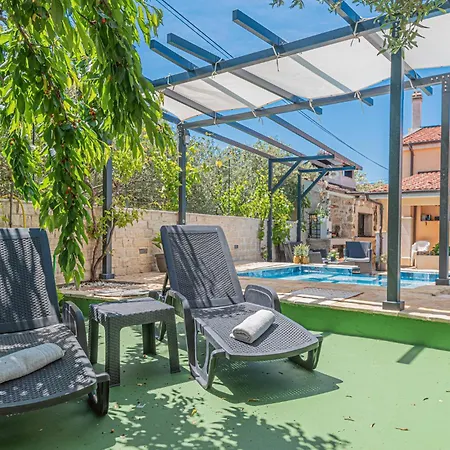 Apartment Amazing In Brodarica With Wifi *