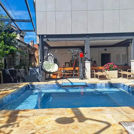 Apartmán 1 Bedroom Lovely In