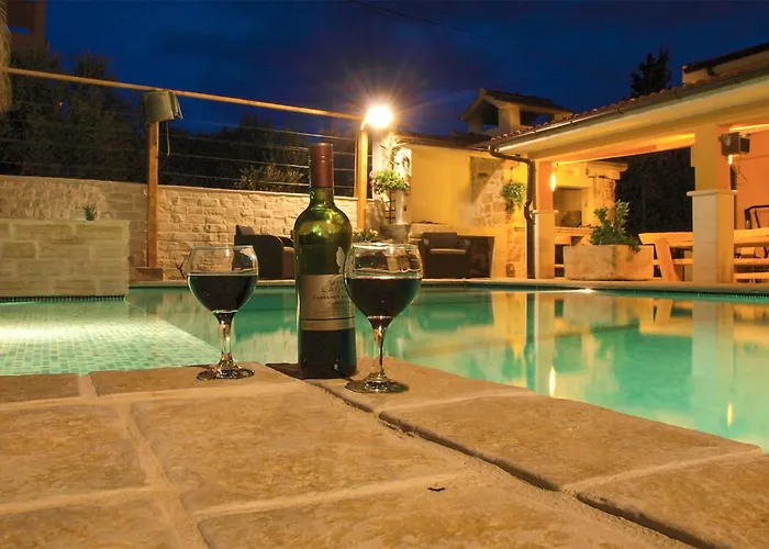 1 Bedroom Lovely In Appartement