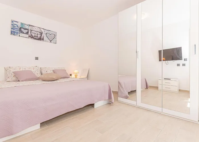 公寓 1 Bedroom Lovely In