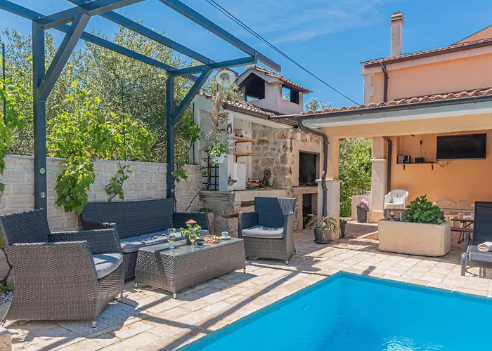 1 Bedroom Lovely In Appartement *