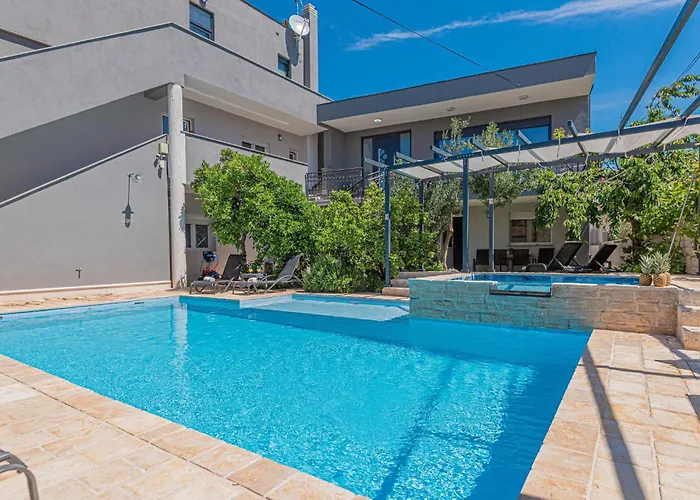 1 Bedroom Lovely In *